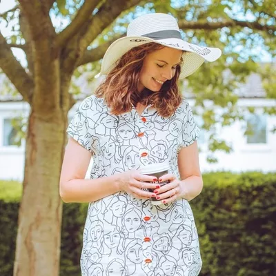 Crowded Faces Webp.net-resizeimage_52_